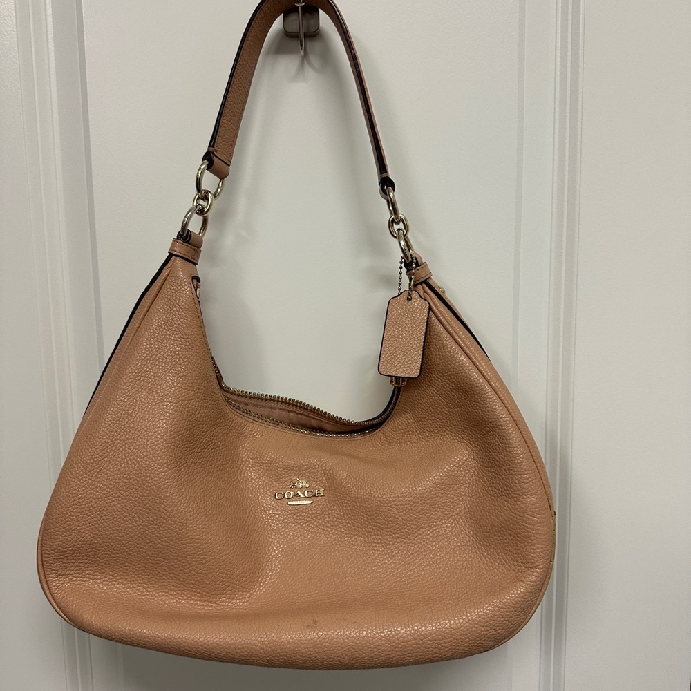Coach Tan Hobo Bag Luxurious Leather Timeless Design